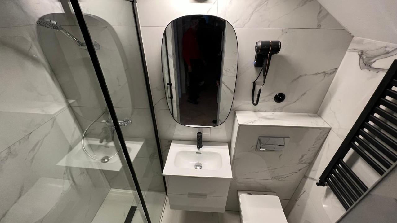 莱鲍Pod Roza住宿加早餐旅馆 外观 照片
