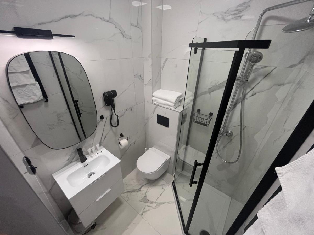 莱鲍Pod Roza住宿加早餐旅馆 外观 照片