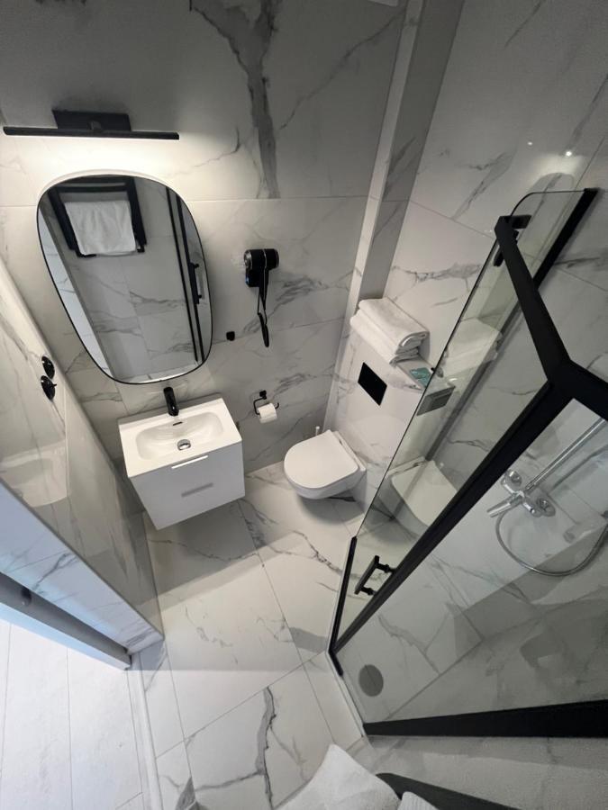 莱鲍Pod Roza住宿加早餐旅馆 外观 照片
